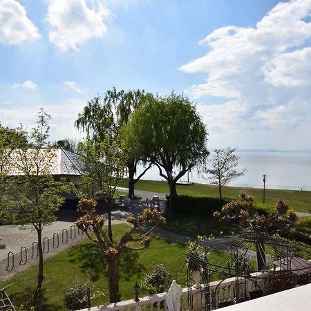 Seehotel Herlinde Podersdorf am See Exteriör bild