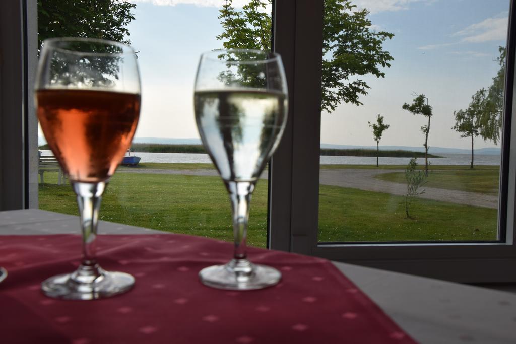 Seehotel Herlinde Podersdorf am See Exteriör bild