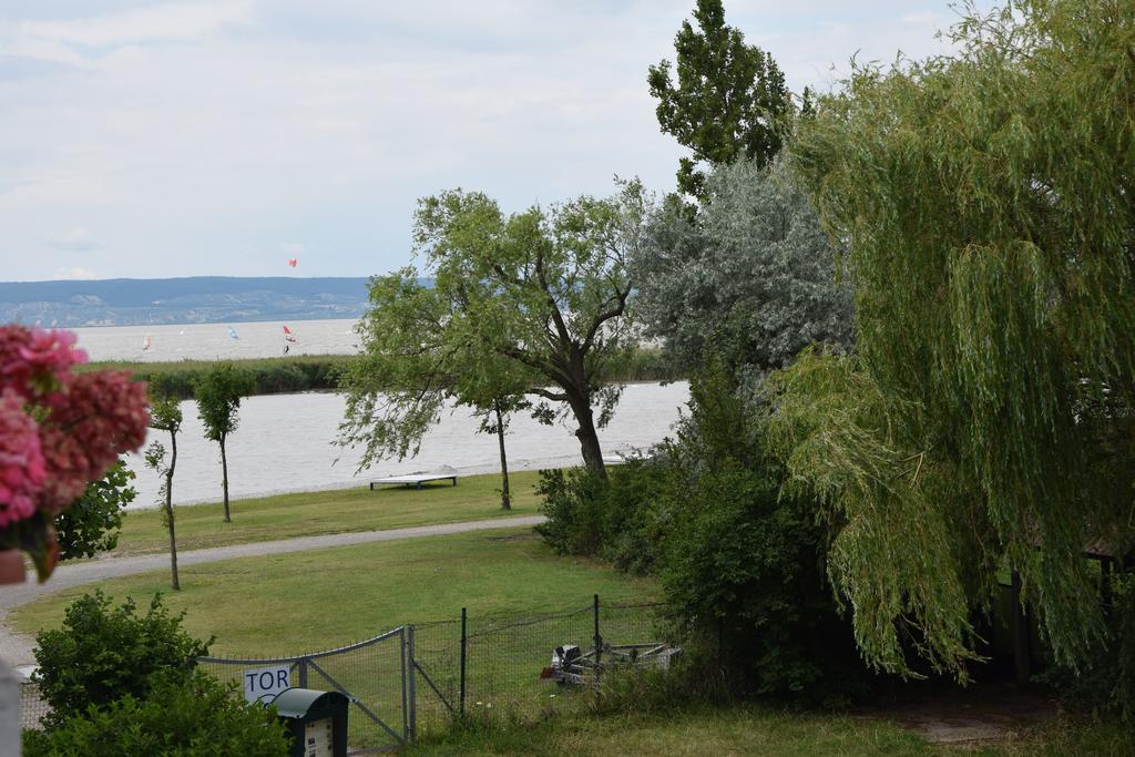 Seehotel Herlinde Podersdorf am See Exteriör bild